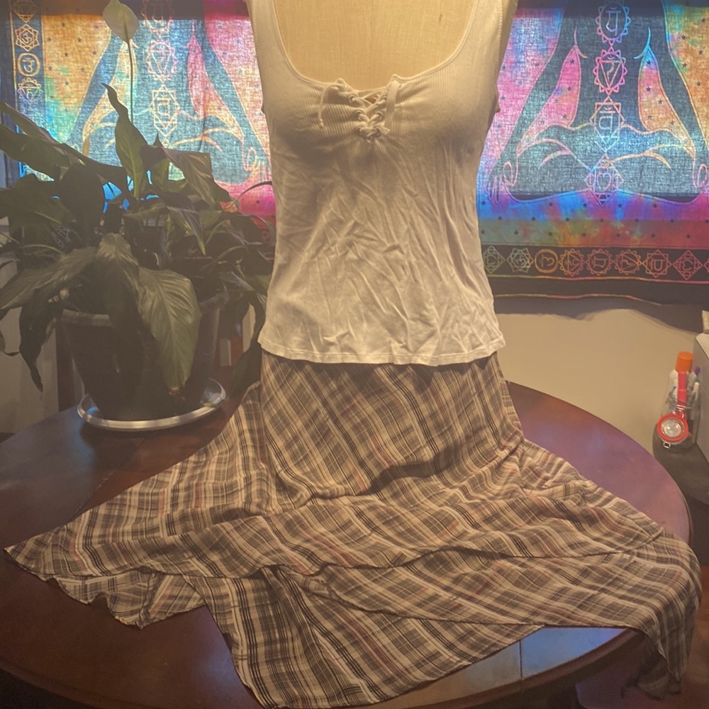 Evan Picone layered plaid side zip skirt with cotton  tank top.